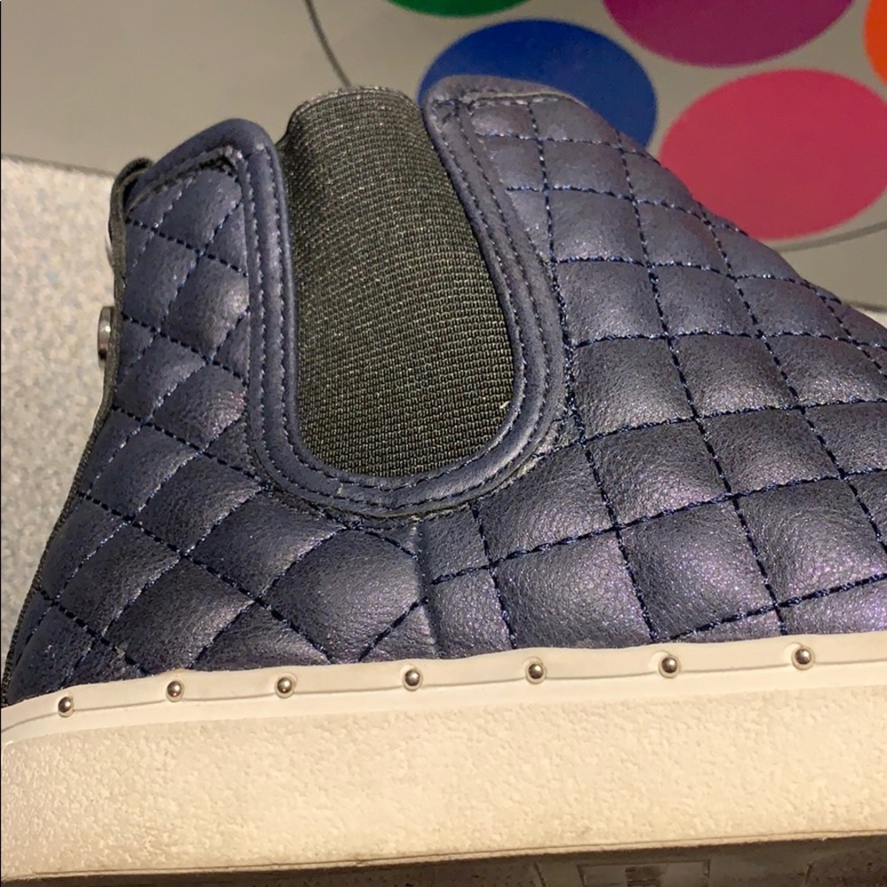 Shoes - Picture 5 of 6